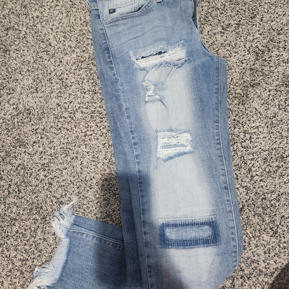 KanCan Light Blue Distressed Ankle Jeans